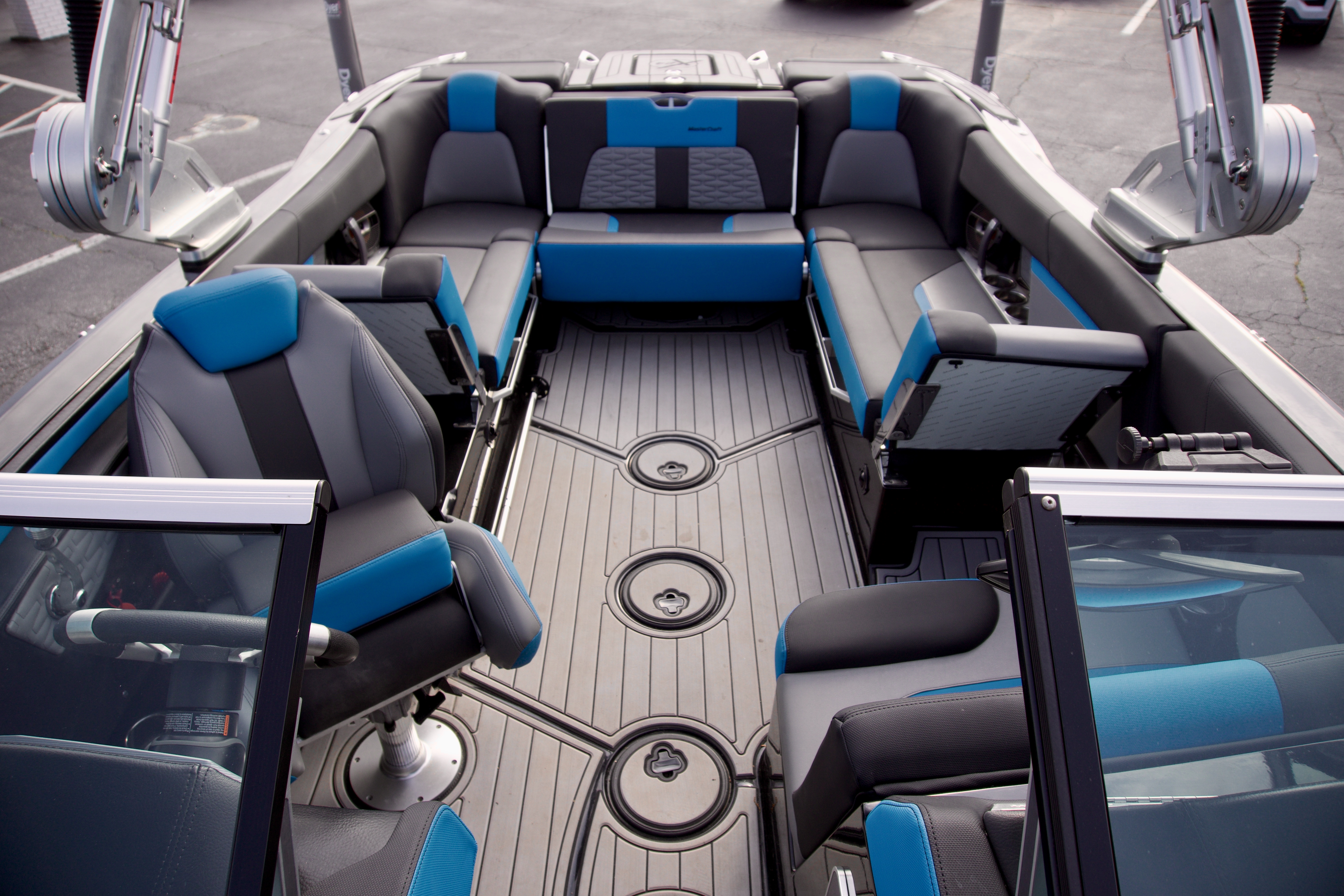 2019 MasterCraft X24 [11] 1M25119A